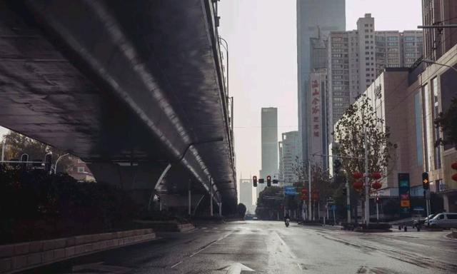 武汉,疫情之下首个封城城市的勇气与担当 武汉,疫情之下首个封城城市的勇气与担当