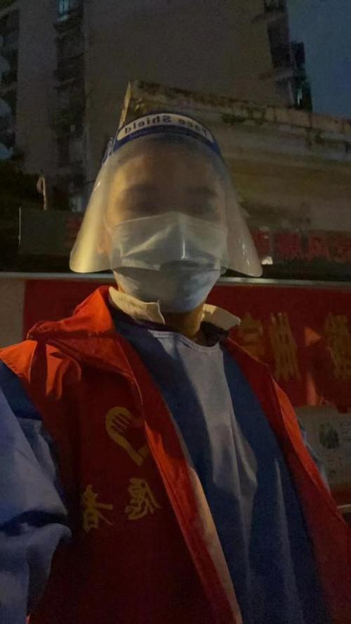 抗疫英雄,感人故事闪耀人间真情 抗疫英雄,感人故事闪耀人间真情