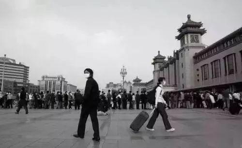 疫情封城时刻,挑战与希望的交织 疫情封城时刻,挑战与希望的交织