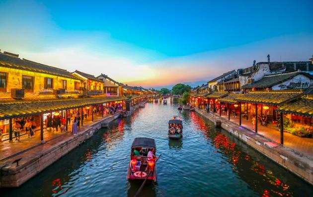 上海疫情春暖花开之时，希望之光照亮未来之路