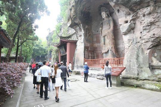 全球视角下的新冠肺炎疫情，挑战与应对策略