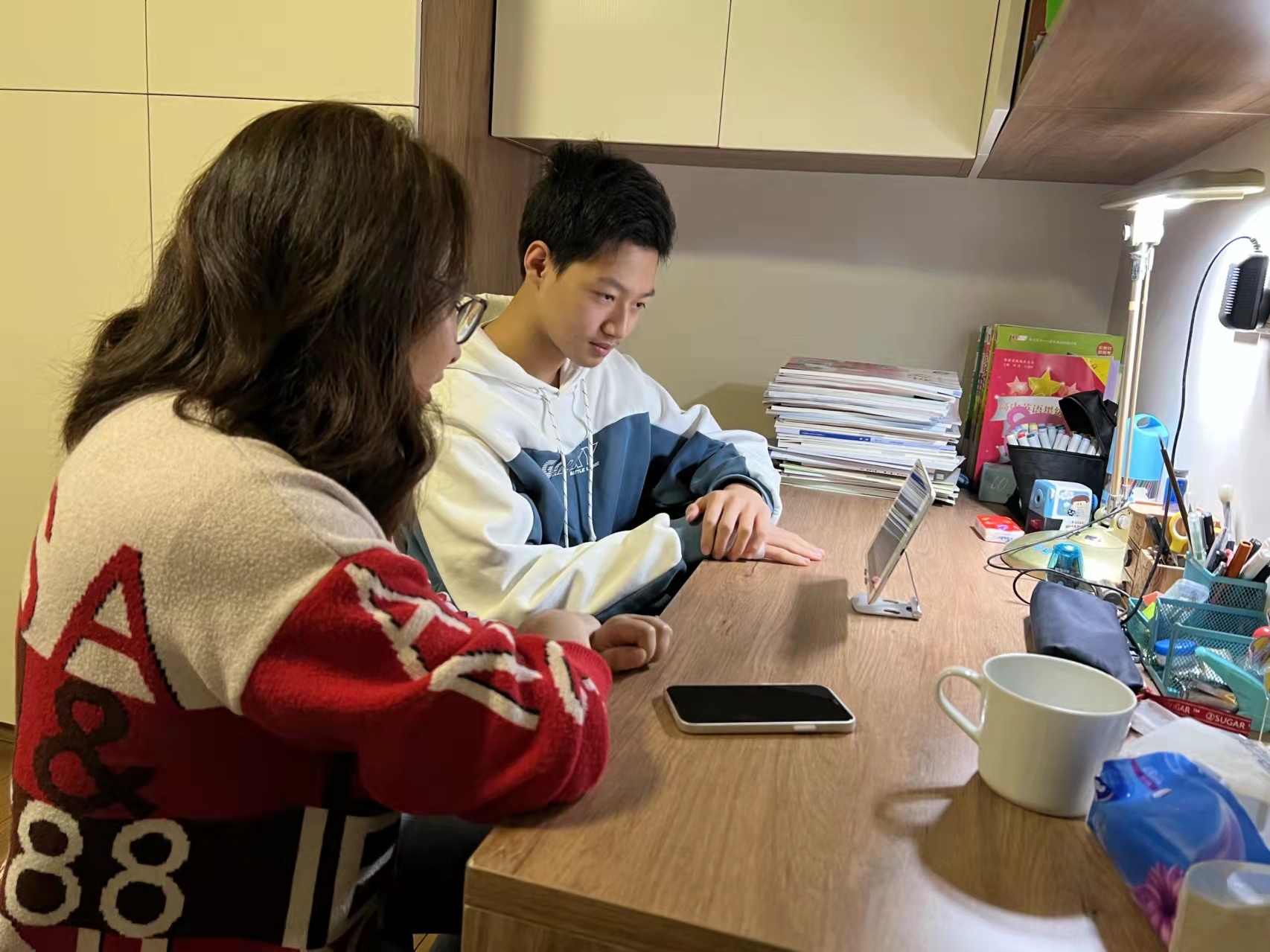 疫情期间的家教生活与采恩，探索家教新模式与体验生活点滴