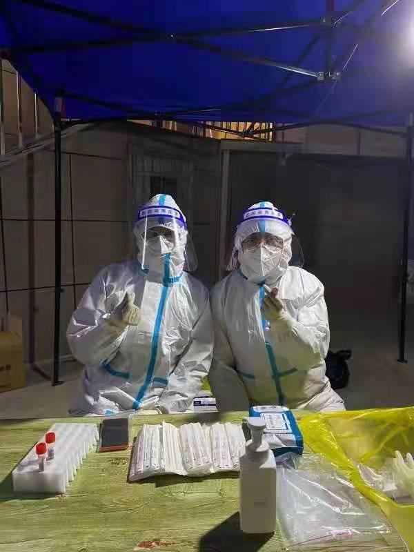 三年疫情两年灾难，时代考验中的坚韧与希望之光