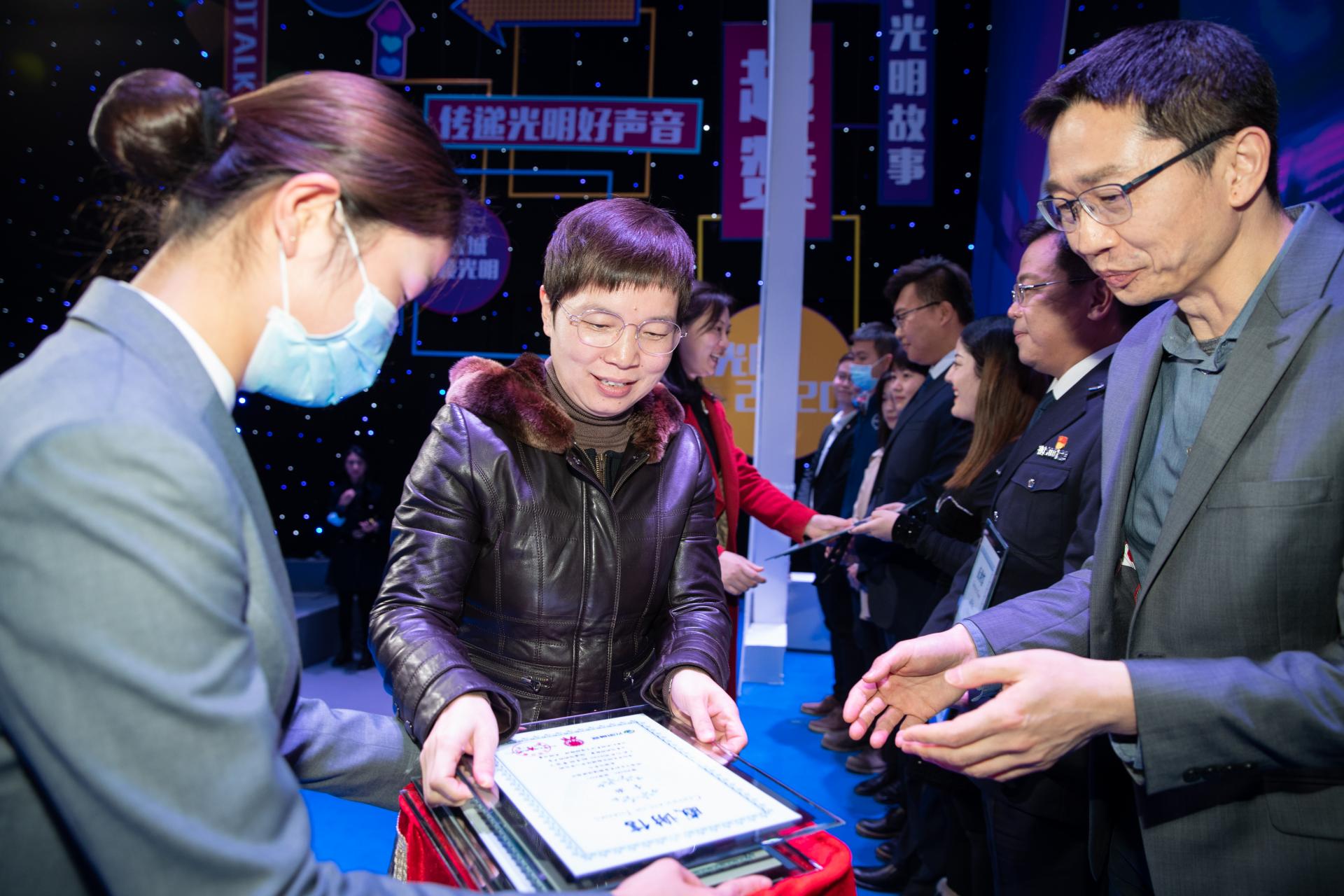 疫情下的挑战与希望并存时刻 疫情下的挑战与希望并存时刻