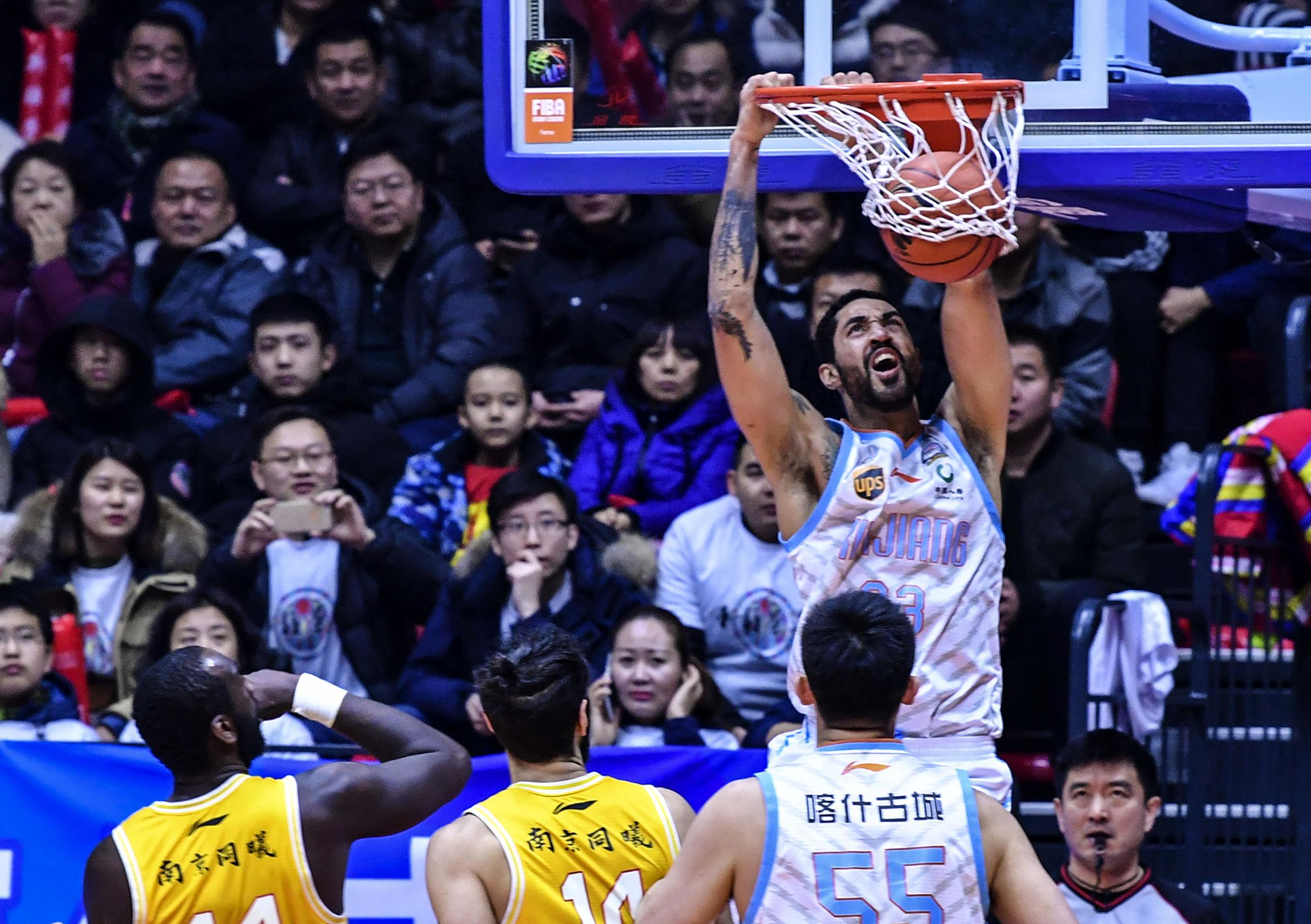 乌鲁木齐对南京实施落地隔离,城市间的防控策略与特殊连结 乌鲁木齐对南京实施落地隔离,城市间的防控策略与特殊连结