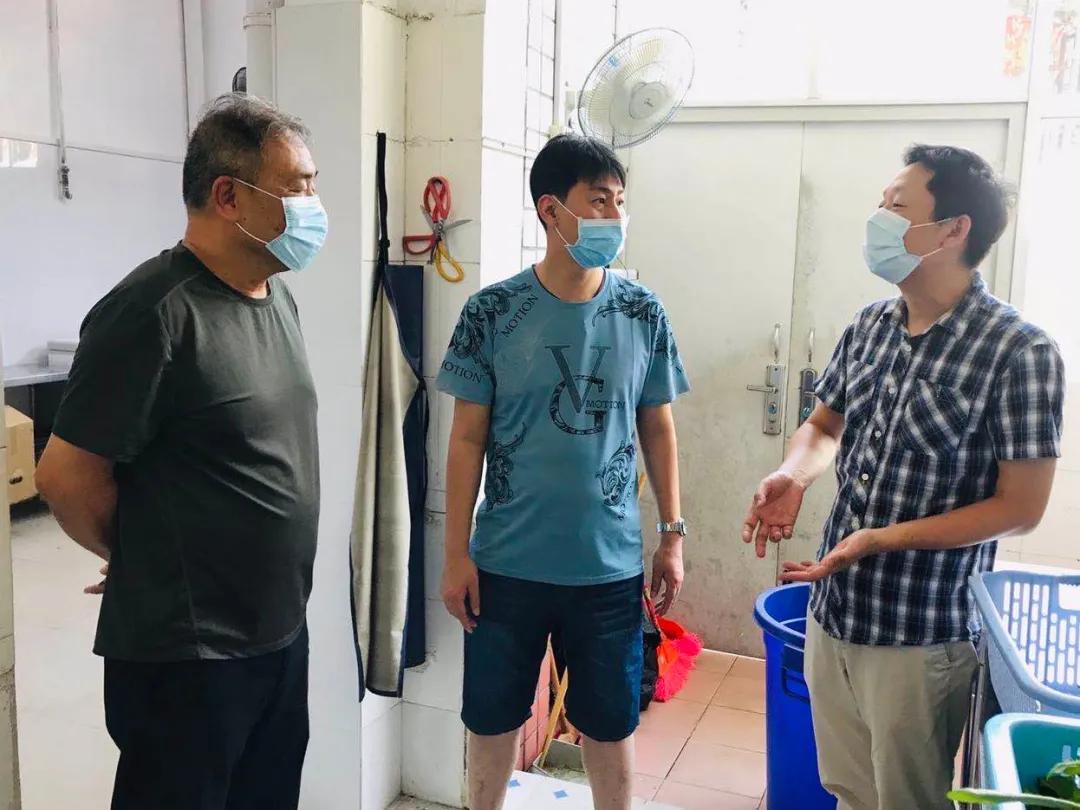 上海疫情防控升级，坚决遏制疫情扩散势头