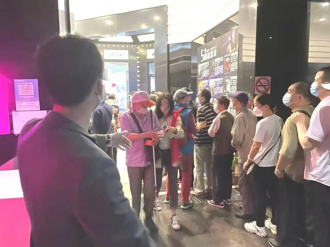 上海疫情防控小组热线，共筑健康防线，心系你我连接。