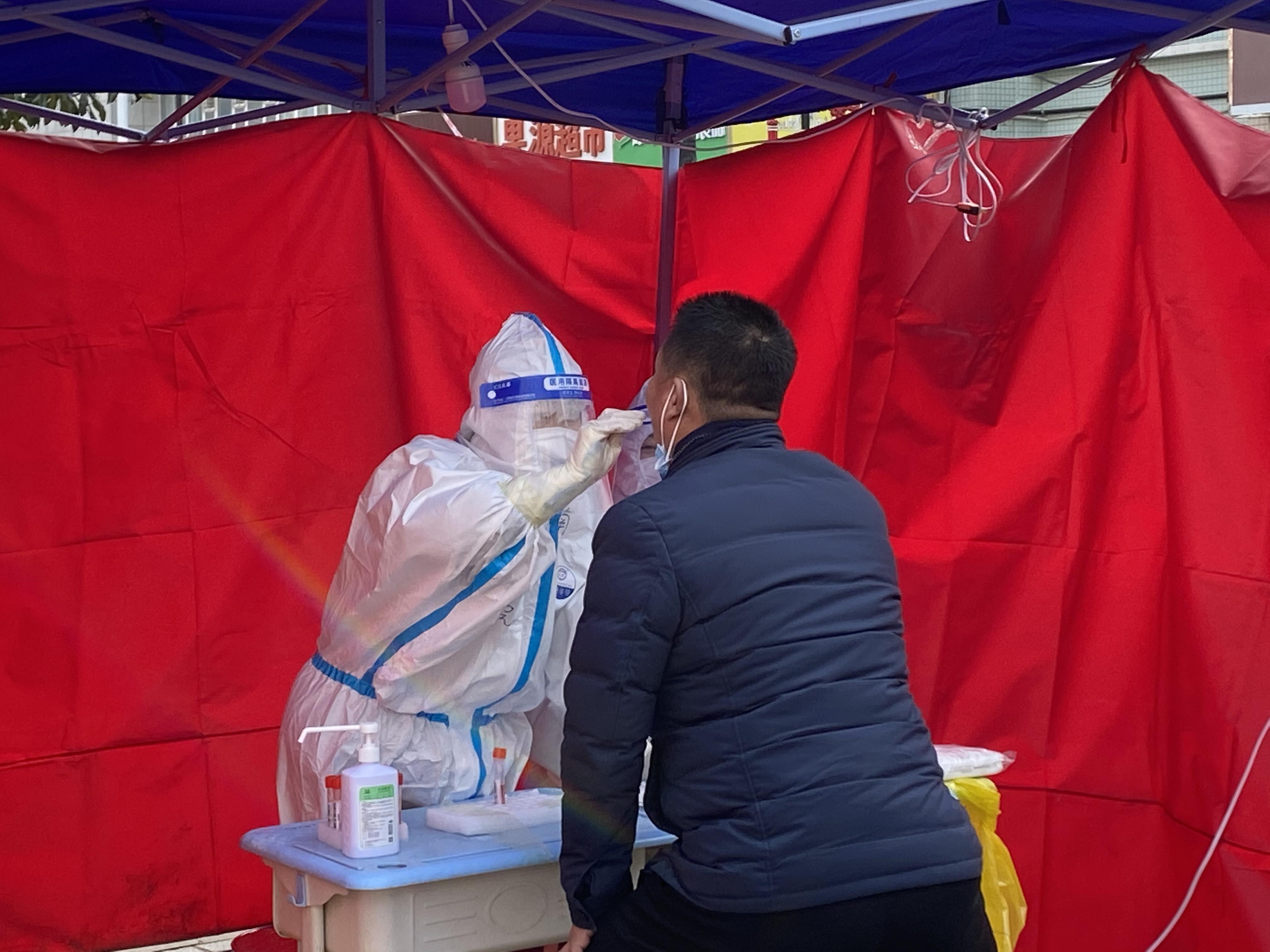 河南省疫情防控指挥部坚决打赢疫情防控阻击战通告