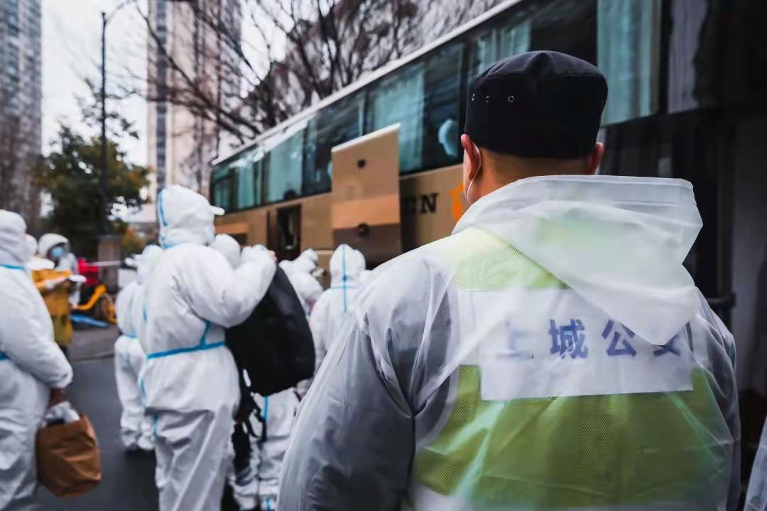 上海疫情局与杭州分局的联动应对，疫情之下的城市守护者的故事