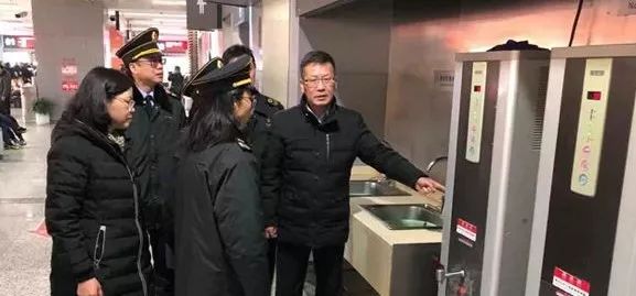 上海坚决打赢疫情防控阻击战通告