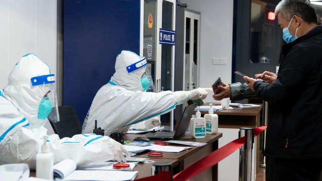 疫情背景下郑州与银川商场营业状况对比探究