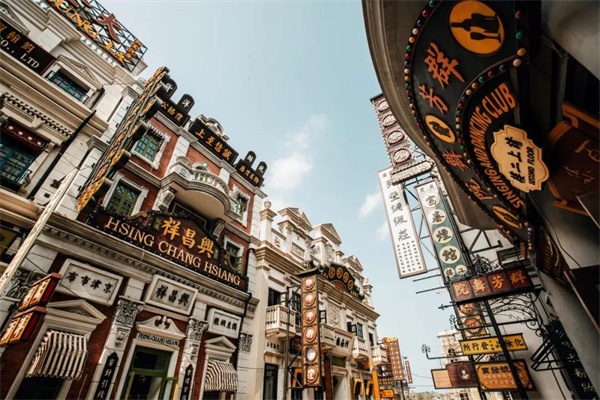 河南郑州封城背后的故事与面临的挑战