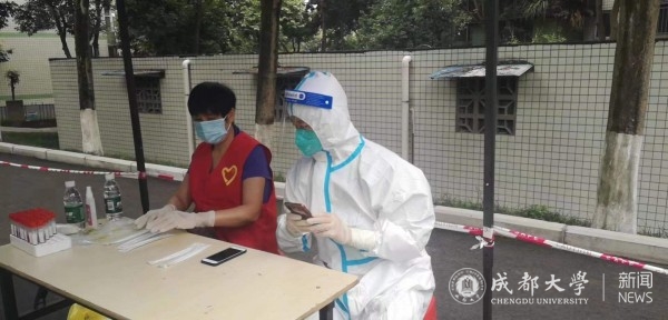 成都大学生面对疫情的应对与挑战