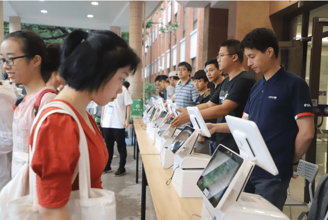 郑州大学生疫情生活现状与香港回国政策探究