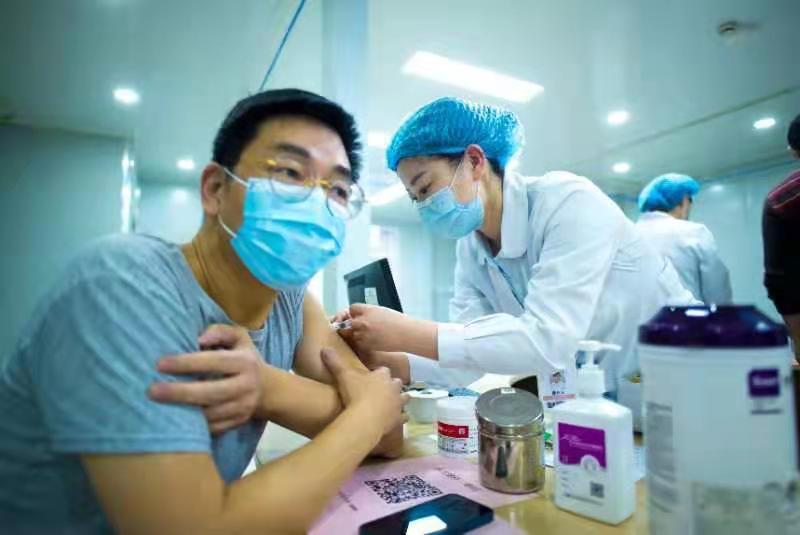 北京与上海疫苗接种率的现状及其社会影响分析 北京与上海疫苗接种率的现状及其社会影响分析