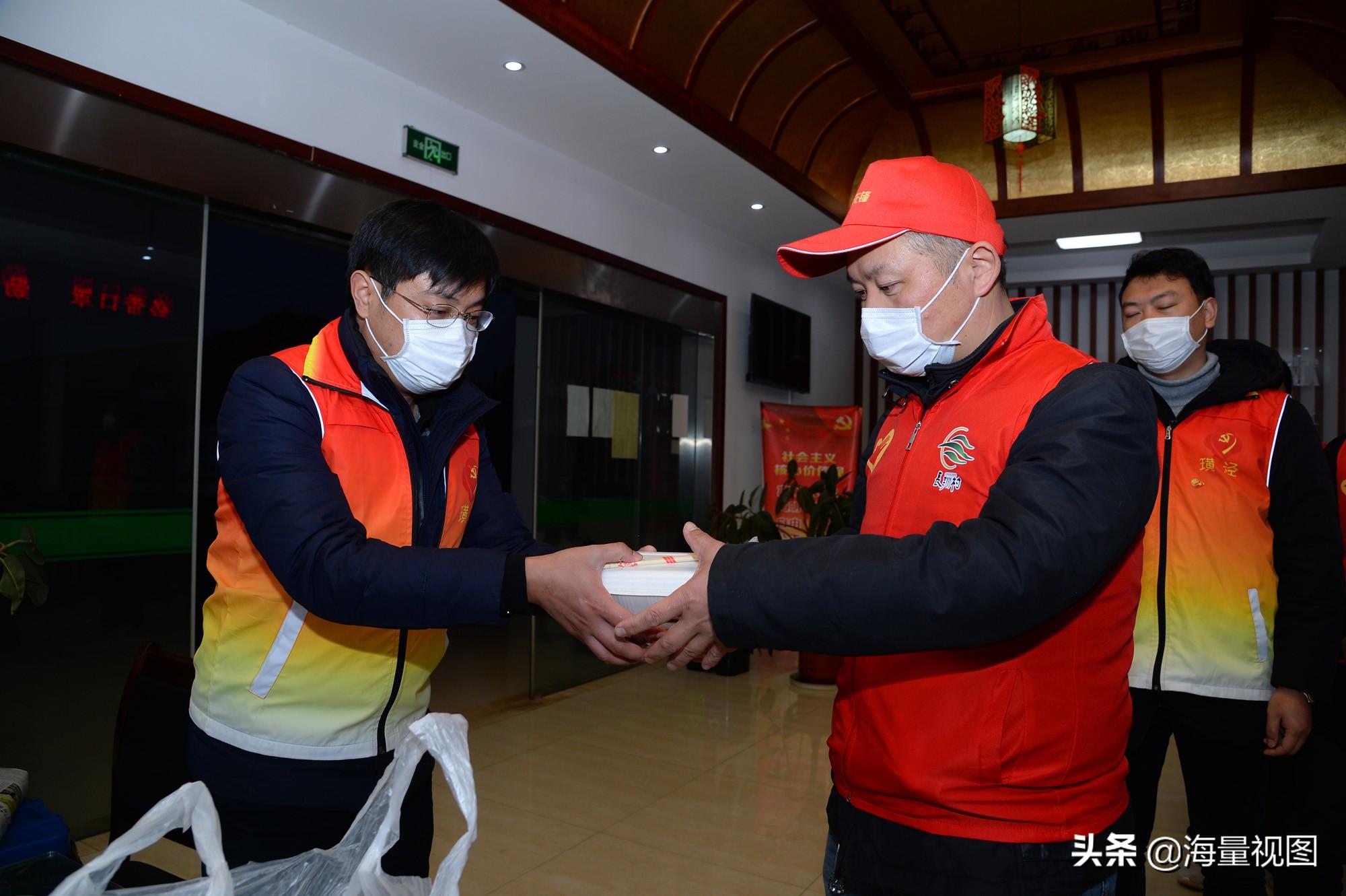 沈阳封控区域，防疫措施下的生活交织