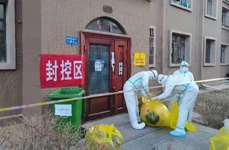 呼和浩特疫情封闭小区，共克时艰，邻里守望相助