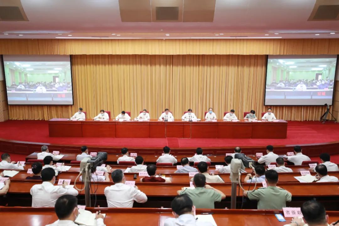 河南省委书记坚定信心，共抗疫情，携手共克时艰