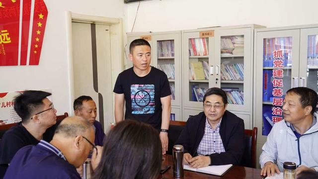 太原营村村主任，领头羊引领乡村发展之路