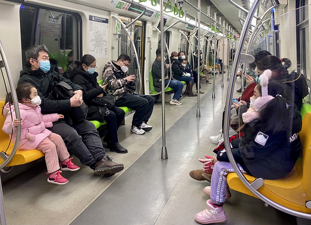 北京地铁全程戴口罩，防疫新常态下的日常防护之道