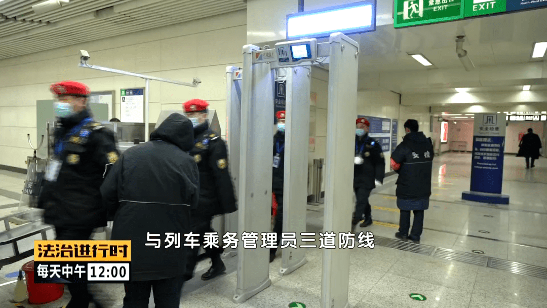 北京地铁中的无声抗议，不戴口罩拍照上传现象深度解析