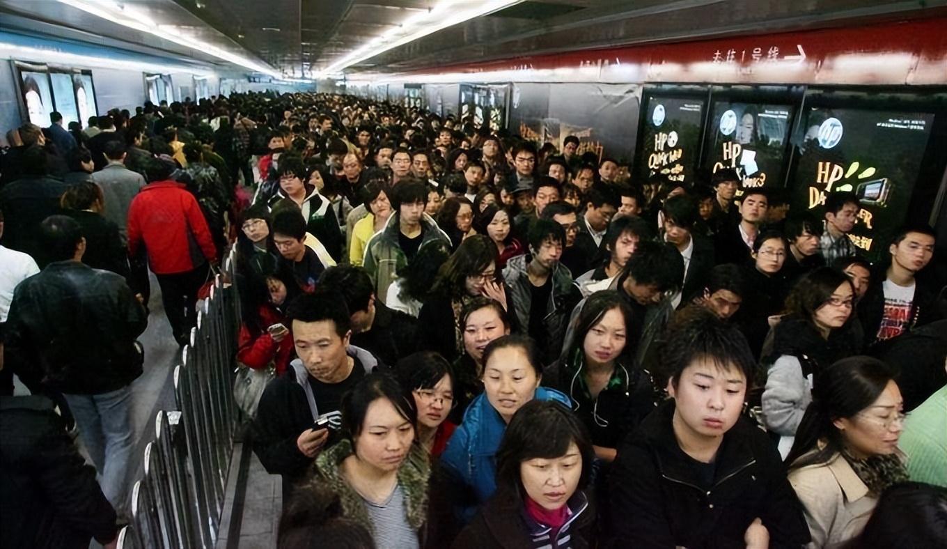 北京公交佩戴口罩，城市文明防疫新常态举措