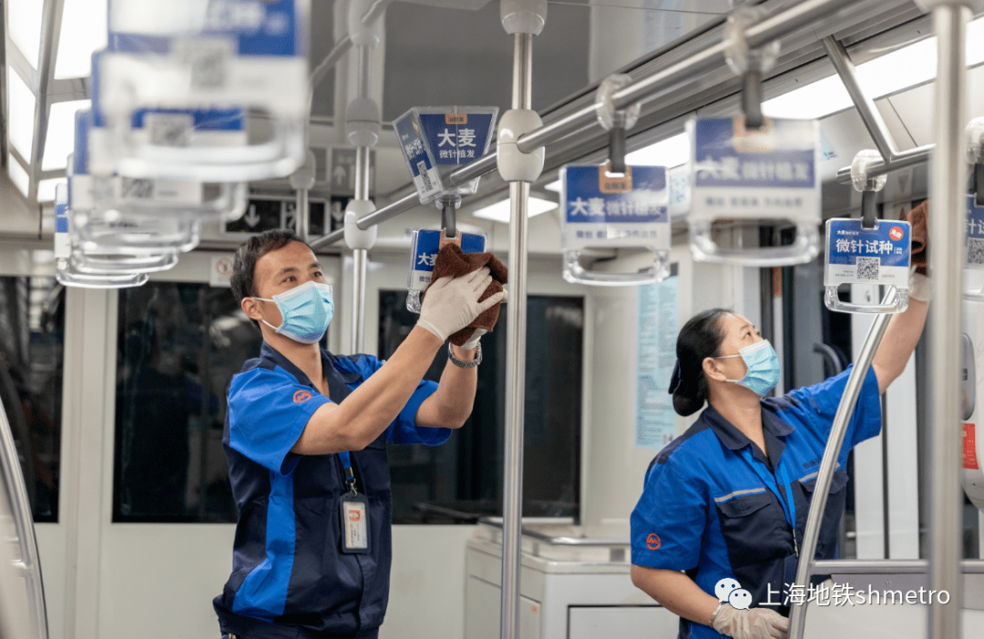 北京地铁戴口罩图片，防疫新常态下的都市风采