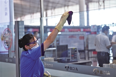 北京机场加强疫情防控措施，筑牢空中防线以守护旅客安全