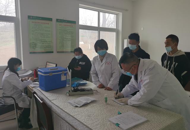 港人在北京接种新冠疫苗，共同构筑健康长城