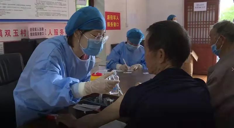 港人在北京接种新冠疫苗,共同构筑健康长城 港人在北京接种新冠疫苗,共同构筑健康长城