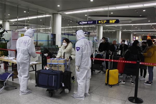 武汉机场筑牢疫情防控防线，保障旅客安全出行