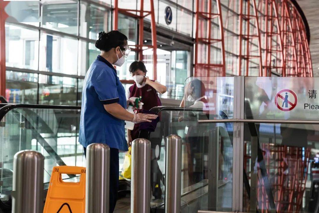 北京机场加强疫情防控措施,筑牢防线确保旅客安全出行 北京机场加强疫情防控措施,筑牢防线确保旅客安全出行
