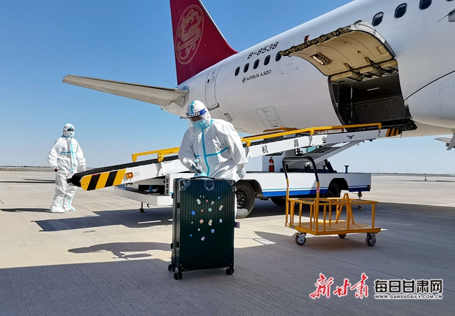 乌鲁木齐机场加强疫情防控措施，筑牢空中防线确保旅客安全出行