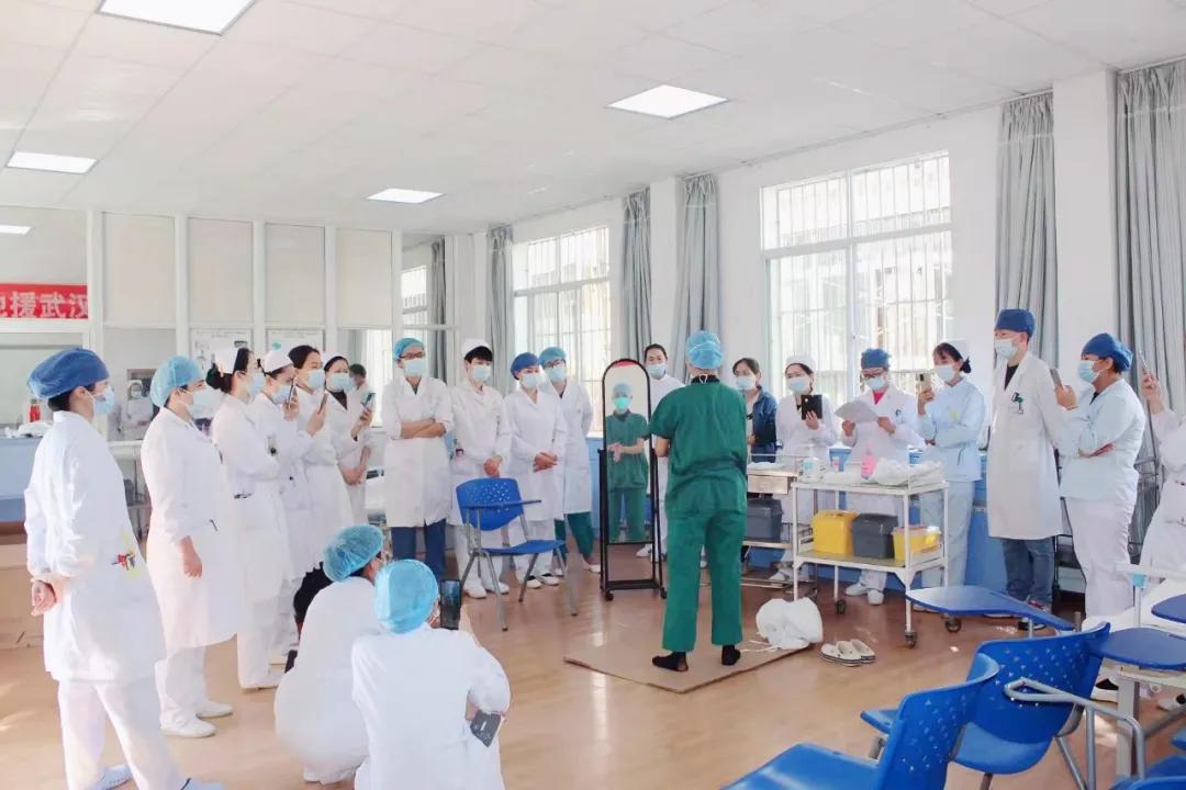 教程辅助!“雀神广东麻将开挂神器!详细分享装挂步骤