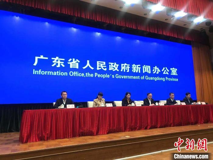 香港抗疫之路，从武汉疫情到本土实践的启示