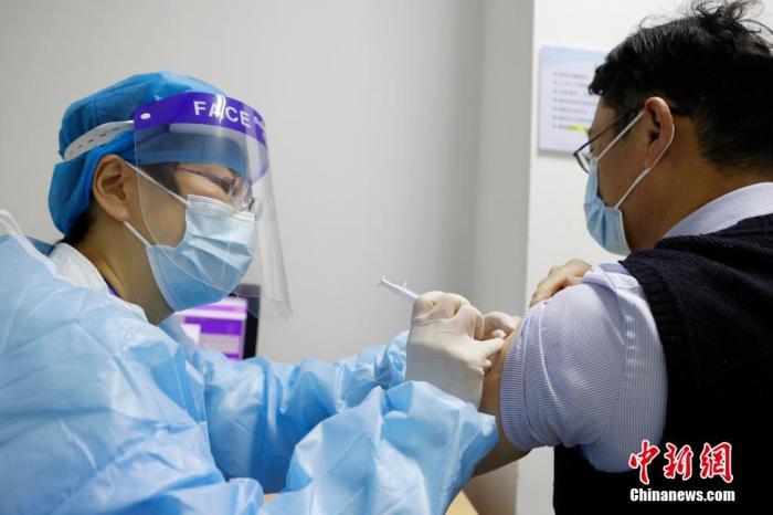 台胞在北京接种疫苗，温暖服务架起两岸健康桥