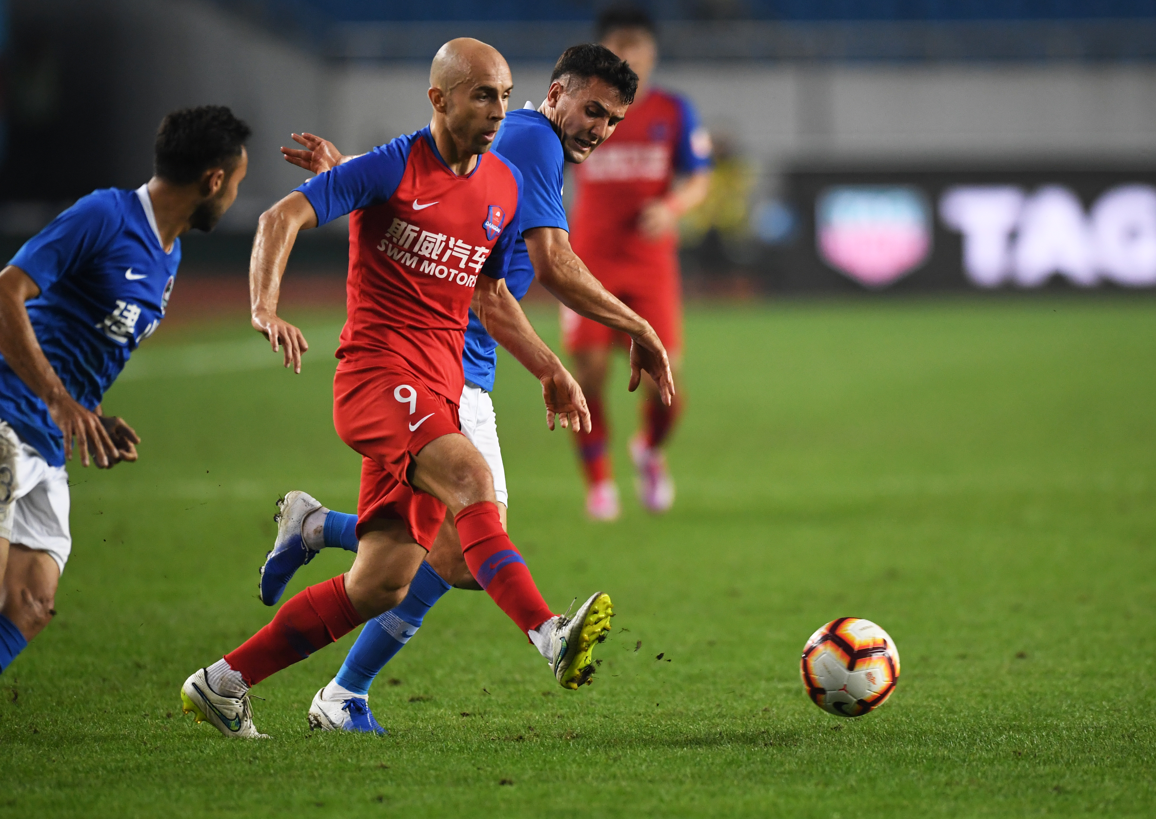 【重庆对河南直播/河南对重庆足球】