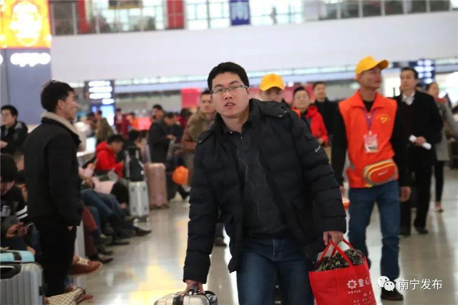 疫情下的归途，郑州大学生返乡南宁的政策困境与温情