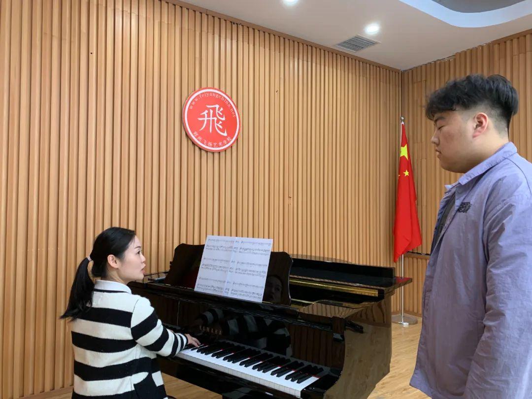 郑州大学生能否如期开学？多重因素下的开学形势分析