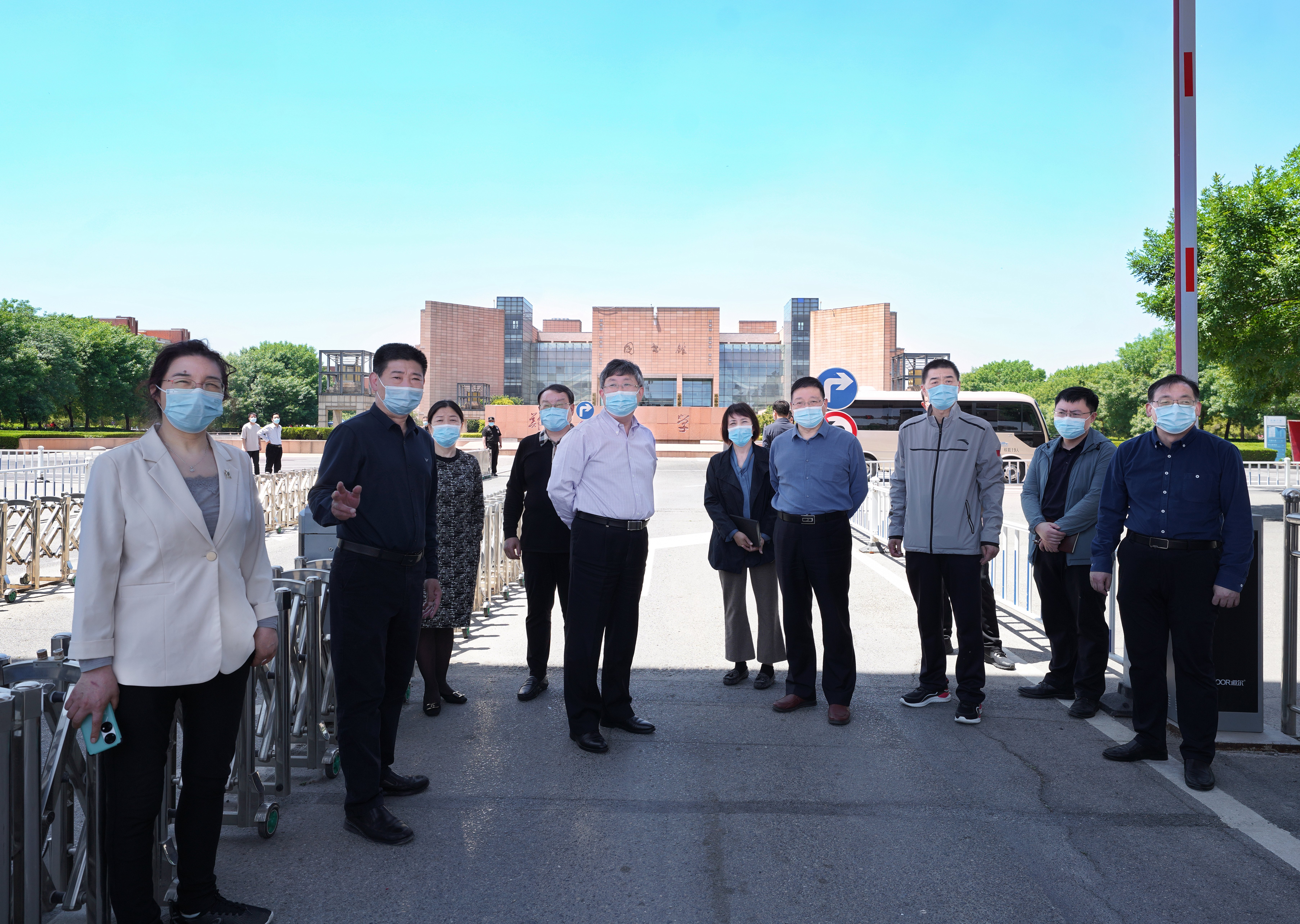 郑州大学常态化疫情防控,筑牢校园安全防线,护航师生健康未来 郑州大学常态化疫情防控,筑牢校园安全防线,护航师生健康未来