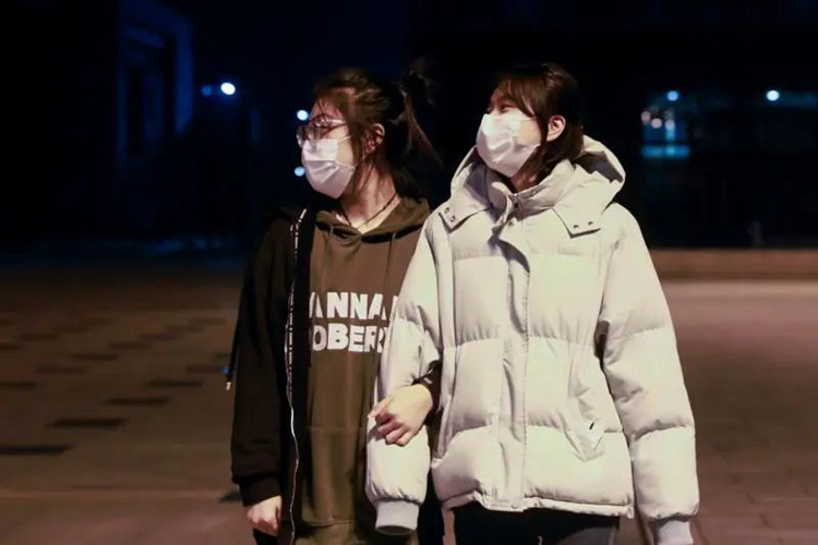 疫情下的青春抉择，沈阳大学生放假背后的集体叙事