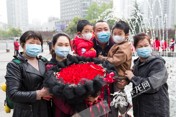 重庆抗疫英雄回家视频（重庆抗疫英雄回家视频大全）