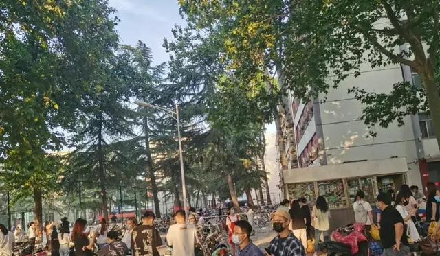 疫情下的大学开学季，郑州高校的破与立
