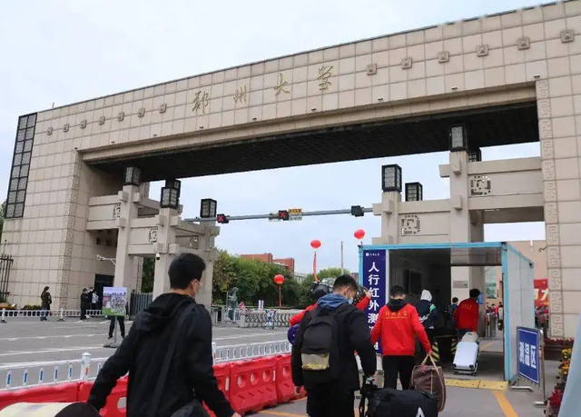 疫情下的大学开学季，郑州高校的破与立